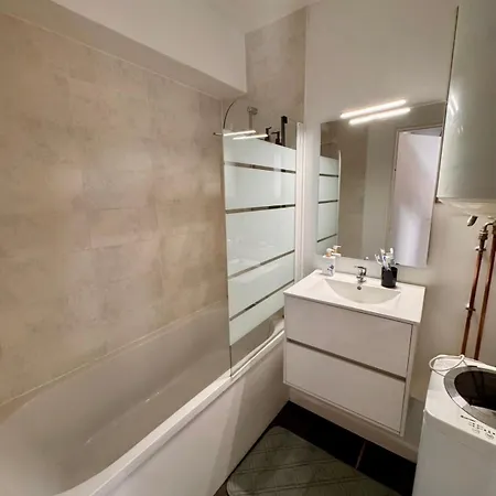 Joli Appartement Avec Parking Prive En Plein Centre Ville شقة