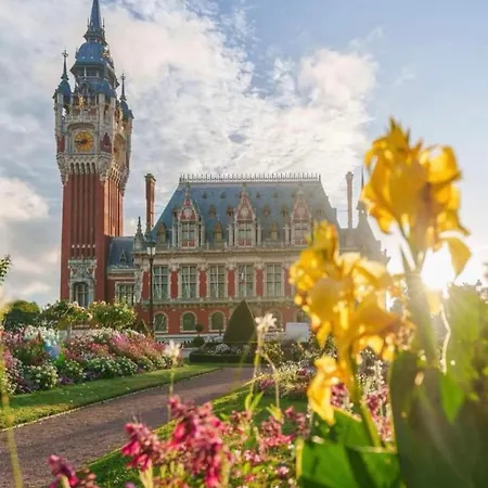 Avec Parking Prive En Plein Centre Ville, Proche Plage, Eurotunnel, Ferry Et Gare *