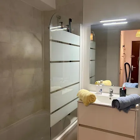 شقة Joli Appartement Avec Parking Prive En Plein Centre Ville