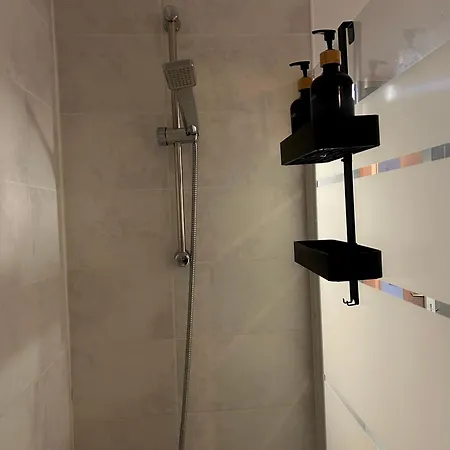 Joli Appartement Avec Parking Prive En Plein Centre Ville شقة